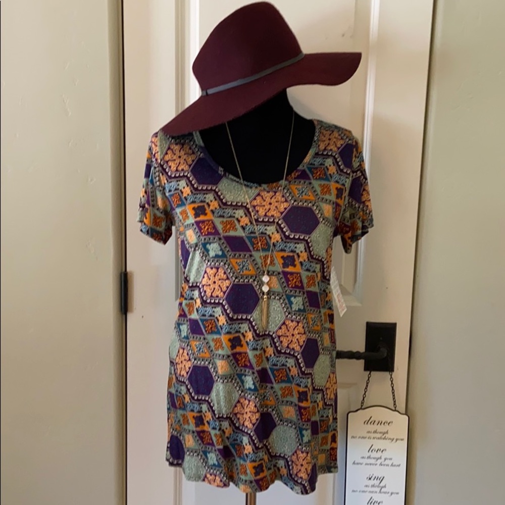 XS LuLaRoe Classic T